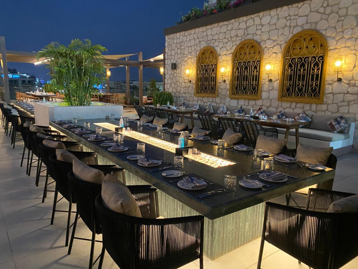 Crowne Plaza - West Cairo Arkan By Ihg 6th of October City Eksteriør bilde The rooftop bar at the hotel
