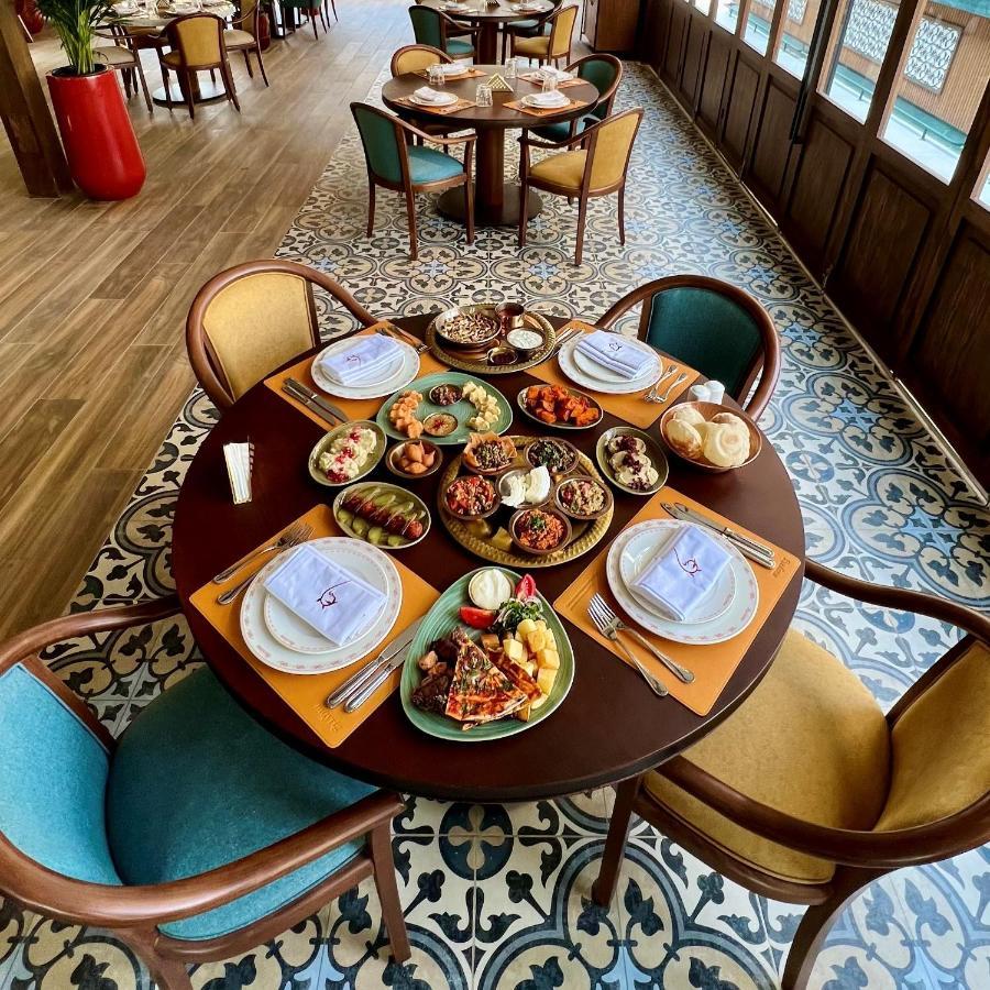Crowne Plaza - West Cairo Arkan By Ihg 6th of October City Eksteriør bilde A table set for a meal
