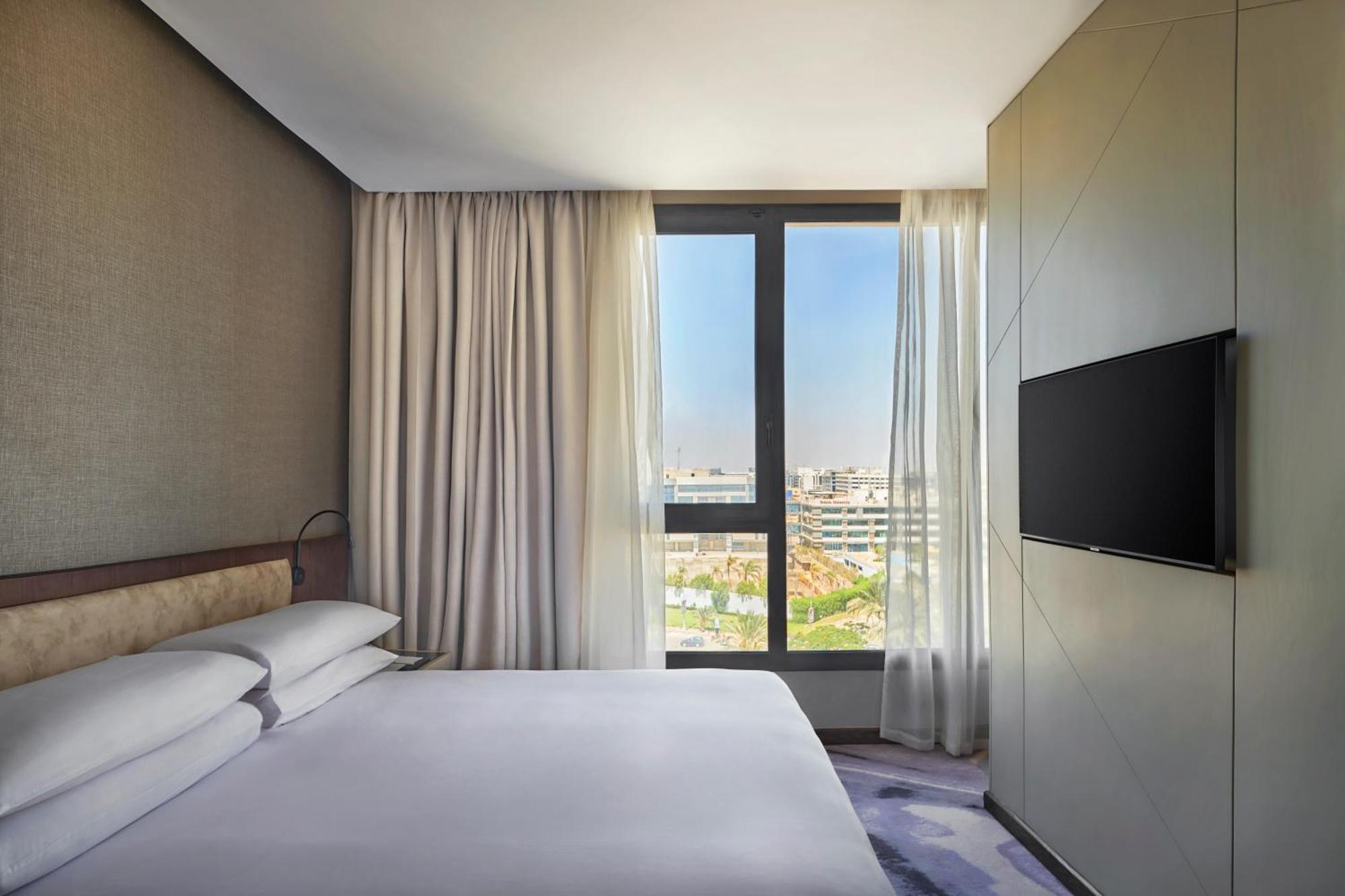 Crowne Plaza - West Cairo Arkan By Ihg 6th of October City Eksteriør bilde A bedroom at the hotel