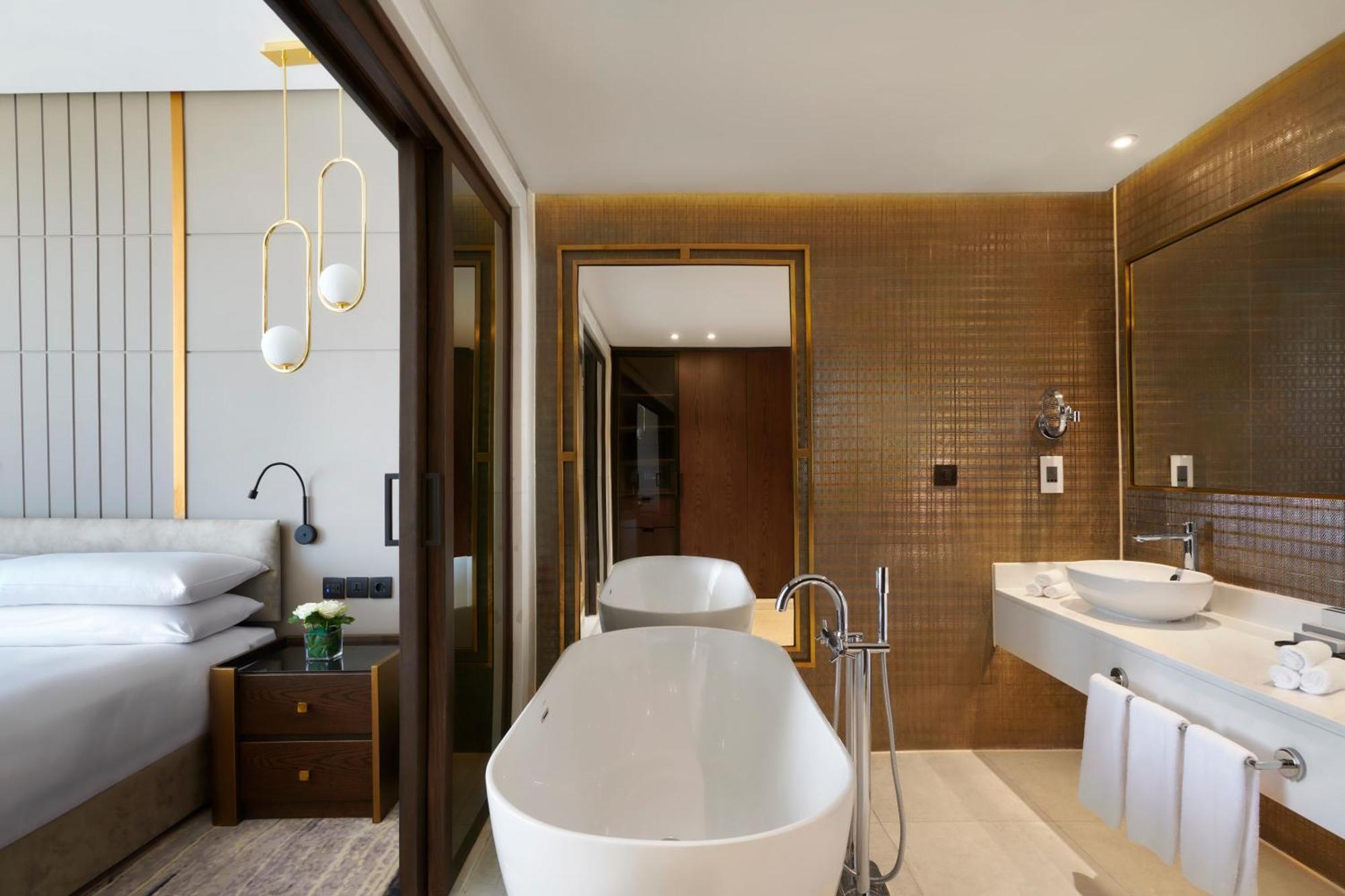 Crowne Plaza - West Cairo Arkan By Ihg 6th of October City Eksteriør bilde Bathroom of a suite